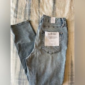 NWT - Good American Good Legs Skinny Jeans. Size 12/31.